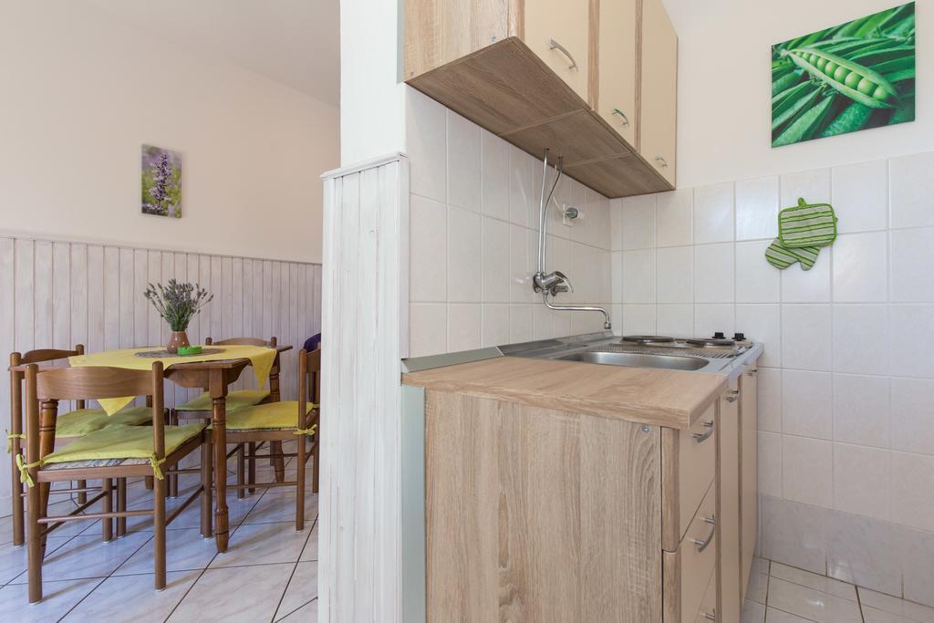 Apartment Milka A4 Krk Town Eksteriør bilde